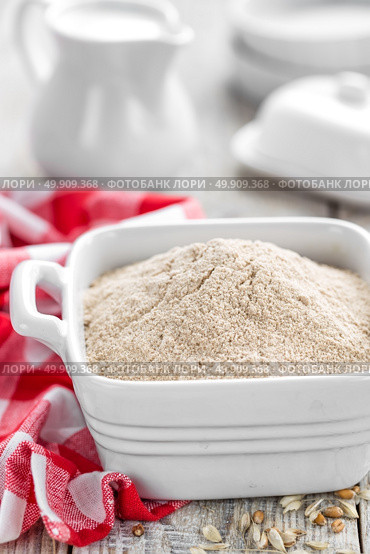 Wholemeal flour. Стоковое фото, агентство Ingram Publishing / Фотобанк Лори