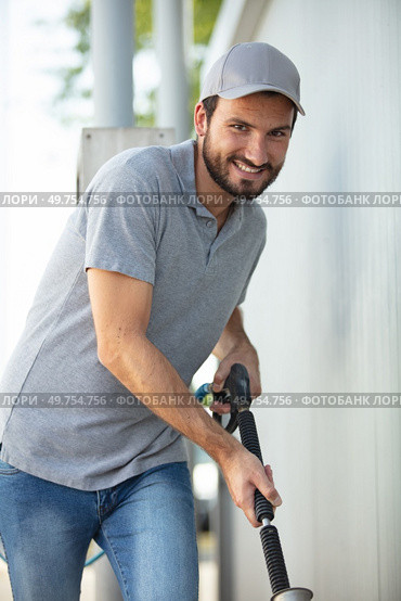 window washers on a office building. Стоковое фото, агентство Ingram Publishing / Фотобанк Лори