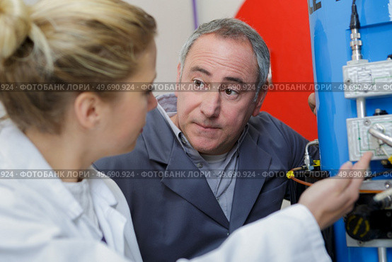 woman adjusting machine with spanner. Стоковое фото, агентство Ingram Publishing / Фотобанк Лори