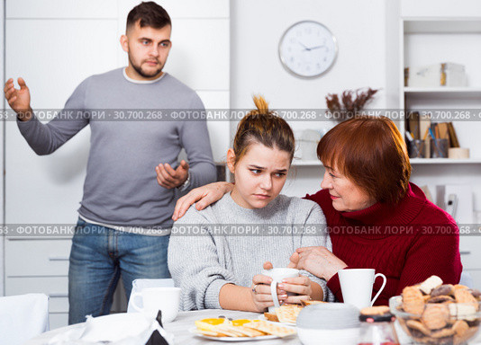 Woman asking upset girl to forgive son after quarrel. Стоковое фото, фотограф Яков Филимонов / Фотобанк Лори