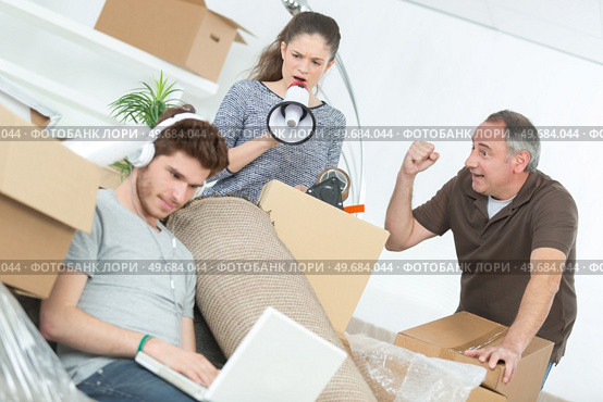woman calling her lazy boyfriend to work. Стоковое фото, агентство Ingram Publishing / Фотобанк Лори