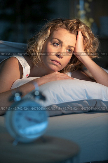 woman cannot fall asleep late at night. Стоковое фото, агентство Ingram Publishing / Фотобанк Лори