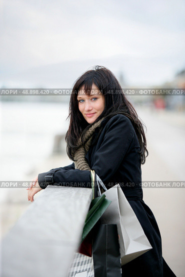 Woman enjoying shopping trip. Стоковое фото, агентство Ingram Publishing / Фотобанк Лори