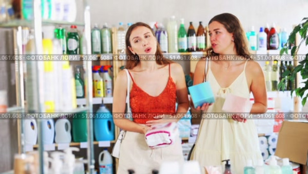 Woman helping friend with stomach pain choose feminine pads. Стоковое видео, видеограф Яков Филимонов / Фотобанк Лори