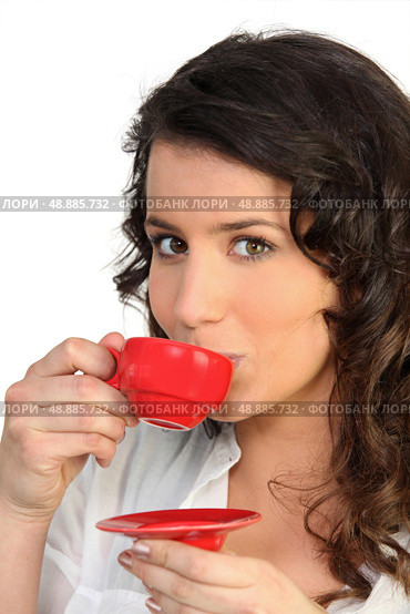 Woman holding espresso. Стоковое фото, агентство Ingram Publishing / Фотобанк Лори