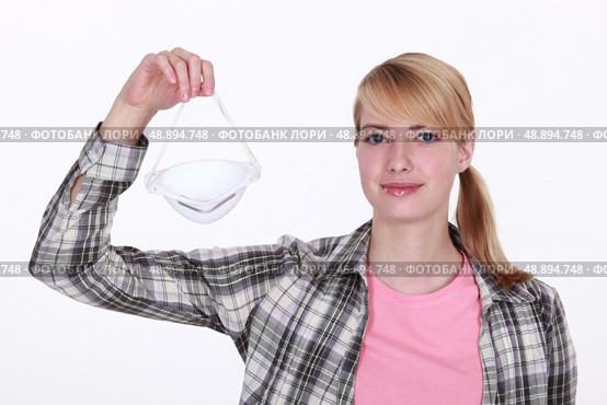 Woman holding face mask. Стоковое фото, агентство Ingram Publishing / Фотобанк Лори