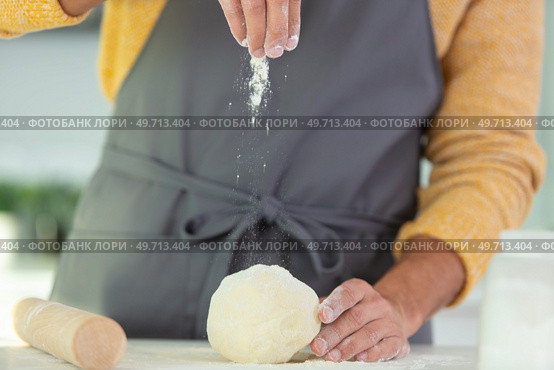 woman kneading dough close-up photo. Стоковое фото, агентство Ingram Publishing / Фотобанк Лори