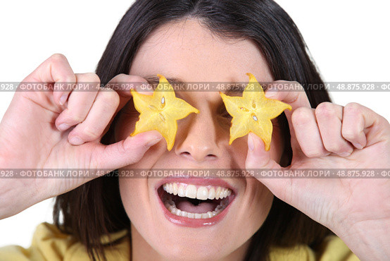 woman laughing and hiding her eyes with flowers. Стоковое фото, агентство Ingram Publishing / Фотобанк Лори