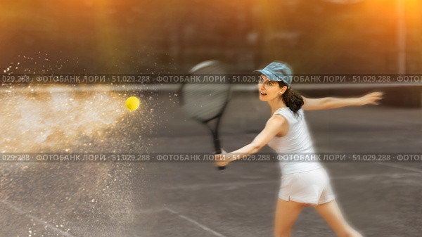 Woman playing tennis against female opponent on tennis court. Стоковое фото, фотограф Яков Филимонов / Фотобанк Лори