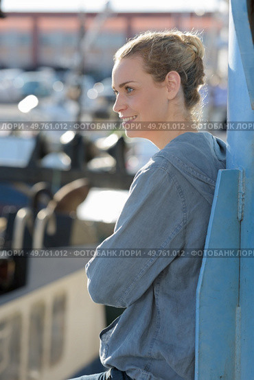 woman staring at the factory outdoor site. Стоковое фото, агентство Ingram Publishing / Фотобанк Лори