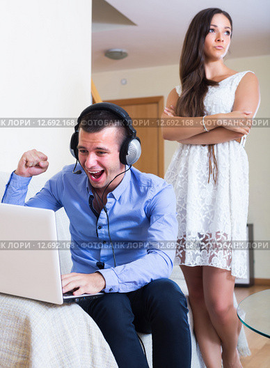 Woman suspecting spouse spending money. Стоковое фото, фотограф Яков Филимонов / Фотобанк Лори