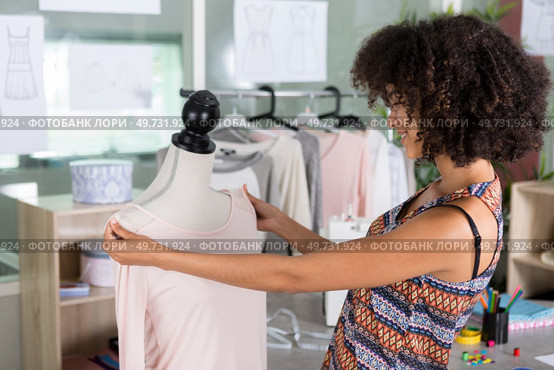 woman tailor working on dress. Стоковое фото, агентство Ingram Publishing / Фотобанк Лори
