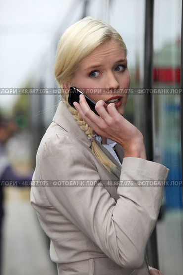 Woman with anxious facial expression. Стоковое фото, агентство Ingram Publishing / Фотобанк Лори