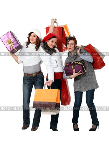 Women carrying bags and gifts. Стоковое фото, агентство Ingram Publishing / Фотобанк Лори