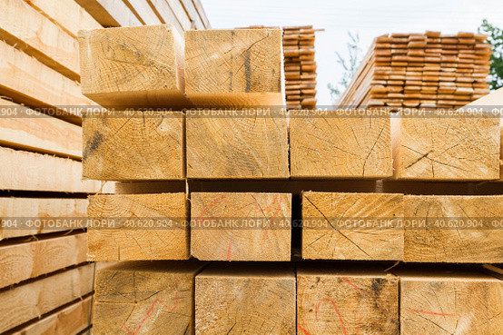 Wooden beams on the basis of an open construction. Стоковое фото, фотограф Виктория Подгорная / Фотобанк Лори
