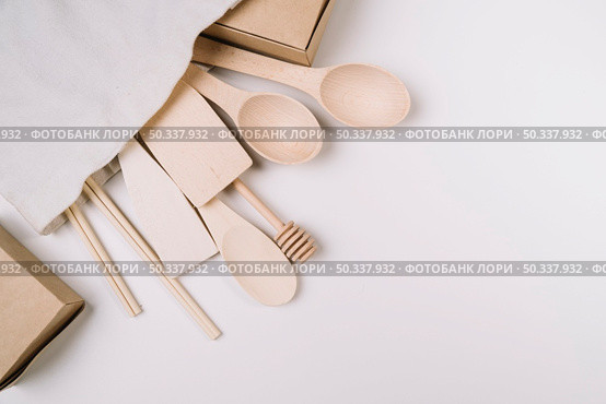 wooden kitchen tools with copy space. Стоковое фото, агентство Ingram Publishing / Фотобанк Лори