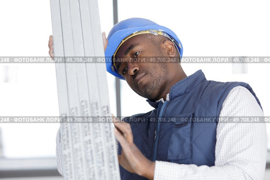 worker checking bars for site armature. Стоковое фото, агентство Ingram Publishing / Фотобанк Лори
