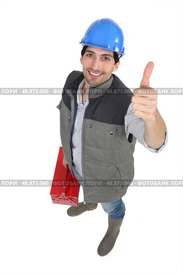 Worker giving the thumb&rsquo;s up. Стоковое фото, агентство Ingram Publishing / Фотобанк Лори