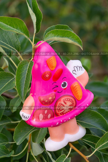 Яркая розовая современная интересная игрушка сквиш антистресс. Bright pink modern interesting squish antistress toy. Стоковое фото, фотограф Мария / Фотобанк Лори
