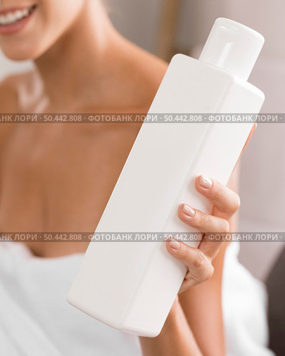 young beautiful woman holding bottle body lotion. Стоковое фото, агентство Ingram Publishing / Фотобанк Лори