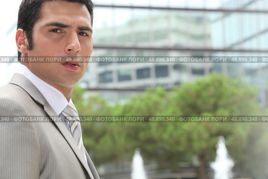 Young businessman looks concerned. Стоковое фото, агентство Ingram Publishing / Фотобанк Лори