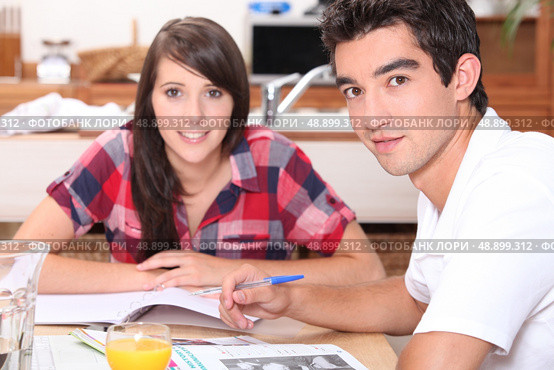 Young couple doing coursework. Стоковое фото, агентство Ingram Publishing / Фотобанк Лори