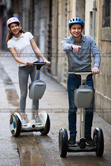 Young couple driving segways. Стоковое фото, фотограф Яков Филимонов / Фотобанк Лори