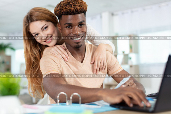 young couple managing finances reviewing their bank accounts. Стоковое фото, агентство Ingram Publishing / Фотобанк Лори
