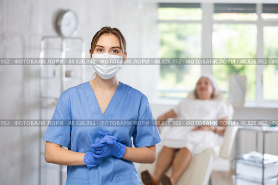 Young doctor with mask. Стоковое фото, фотограф Яков Филимонов / Фотобанк Лори