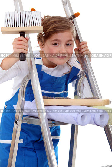 Young girl pretending to be a painter. Стоковое фото, агентство Ingram Publishing / Фотобанк Лори