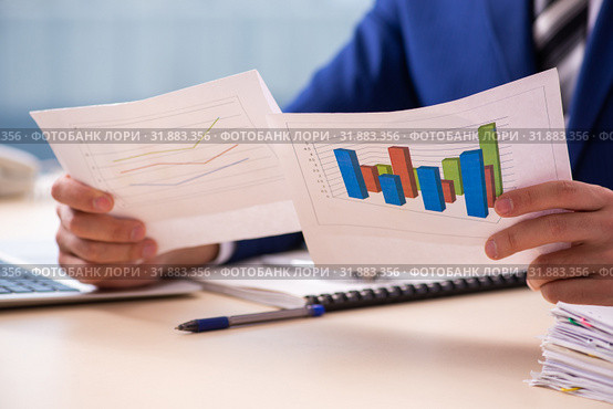 Young male sales analyst in growth concept. Стоковое фото, фотограф Elnur / Фотобанк Лори