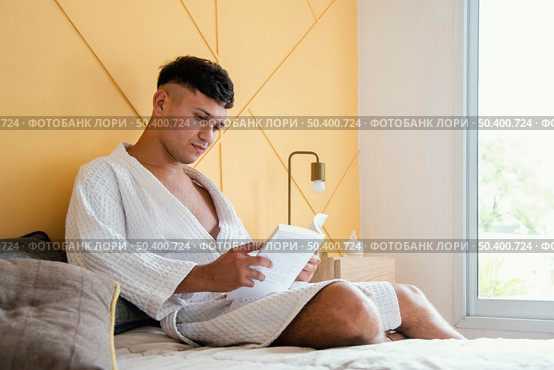 young man being quarantined home. Стоковое фото, агентство Ingram Publishing / Фотобанк Лори