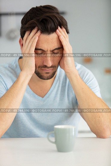 young man having breakfast unhappy and frustrated. Стоковое фото, агентство Ingram Publishing / Фотобанк Лори