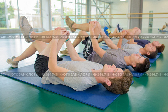Young men warming up for sport. Стоковое фото, агентство Ingram Publishing / Фотобанк Лори