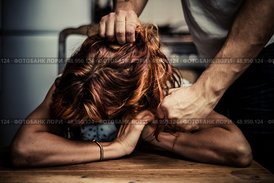 Young woman being the victim of domestic abuse. Стоковое фото, агентство Ingram Publishing / Фотобанк Лори