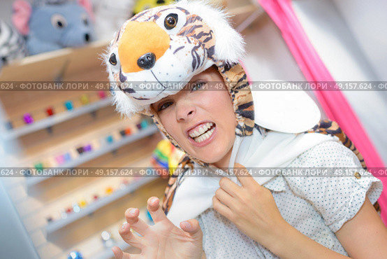 young woman looking for costume in rental store. Стоковое фото, агентство Ingram Publishing / Фотобанк Лори