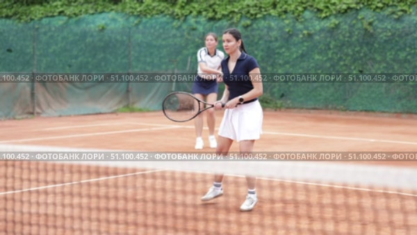 Young woman playing tennis against opponent. Стоковое видео, видеограф Яков Филимонов / Фотобанк Лори