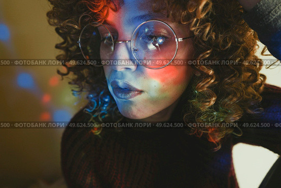 Young woman portrait illuminated by psychedelic lights. Стоковое фото, агентство Ingram Publishing / Фотобанк Лори