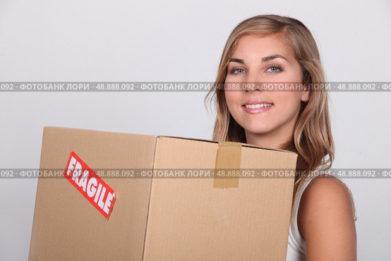 Young woman with a cardboard. Стоковое фото, агентство Ingram Publishing / Фотобанк Лори