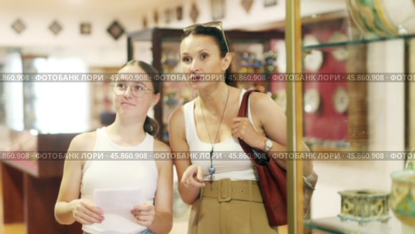 Young woman with teen daughter walk around museum, cookware zone. Стоковое видео, видеограф Яков Филимонов / Фотобанк Лори