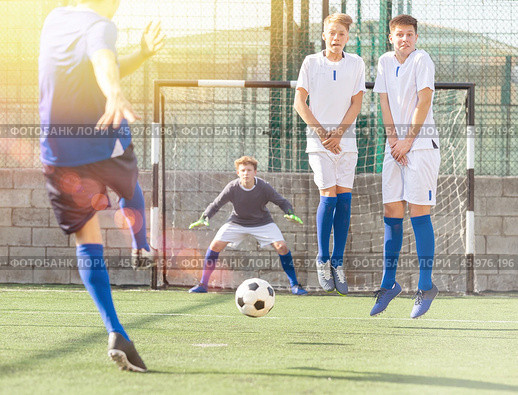 Youth football player kicking ball. Стоковое фото, фотограф Яков Филимонов / Фотобанк Лори