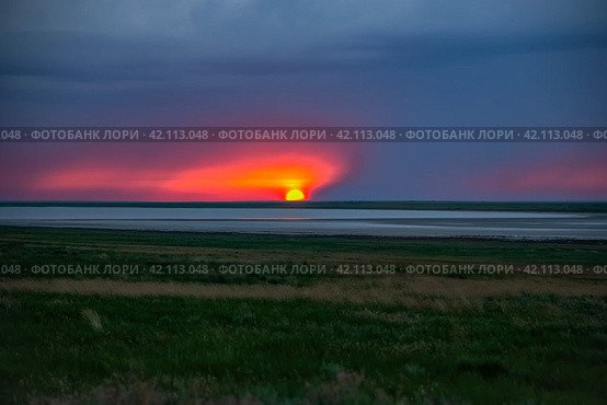 Закат на озере Маныч. Ставропольский край, Россия. Стоковое фото, фотограф Анна Карасева / Фотобанк Лори