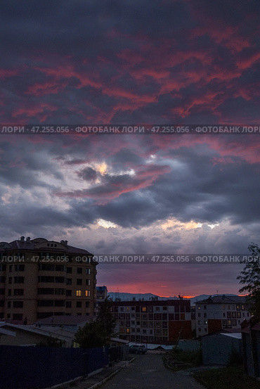 Закат над городом. Стоковое фото, фотограф Вячеслав Иванов / Фотобанк Лори