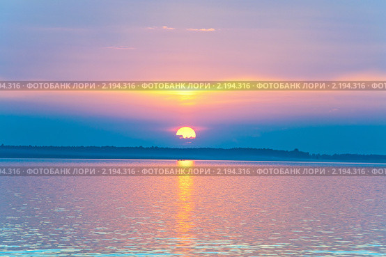 Закат над озером. Стоковое фото, фотограф Юрий Брыкайло / Фотобанк Лори
