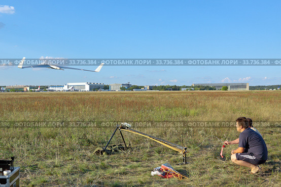 Запуск БПЛА на Международном авиационно-космическом салоне МАКС-2011. Редакционное фото, фотограф Игорь Долгов / Фотобанк Лори