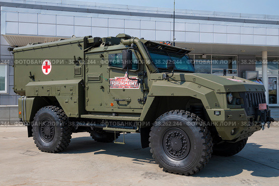 Защищенный санитарный автомобиль "Линза" на международном военно-техническом форуме "Армия-2022". Парк Патриот. Редакционное фото, фотограф Виктор Карасев / Фотобанк Лори