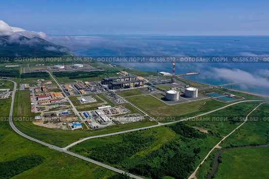 Завод по производству сжиженного природного газа и терминал отгрузки нефти. Стоковое фото, фотограф Юрий Смитюк / ТАСС / Фотобанк Лори