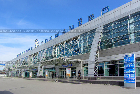 Здание аэропорта "Толмачёво", Новосибирск, Россия (2012 год). Редакционное фото, фотограф Григорий Писоцкий / Фотобанк Лори