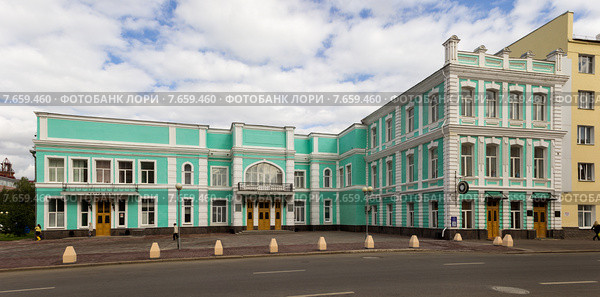 Здание Башкирской государственной филармонии им. Х. Ахметова в городе Уфе (2015 год). Редакционное фото, фотограф Коротнев / Фотобанк Лори