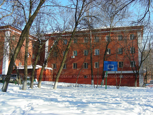 Здание бывшей казармы фабричного поселка (1847–1858 годы постройки). Улица Победы, 11. Город Реутов. Московская область (2012 год). Стоковое фото, фотограф lana1501 / Фотобанк Лори